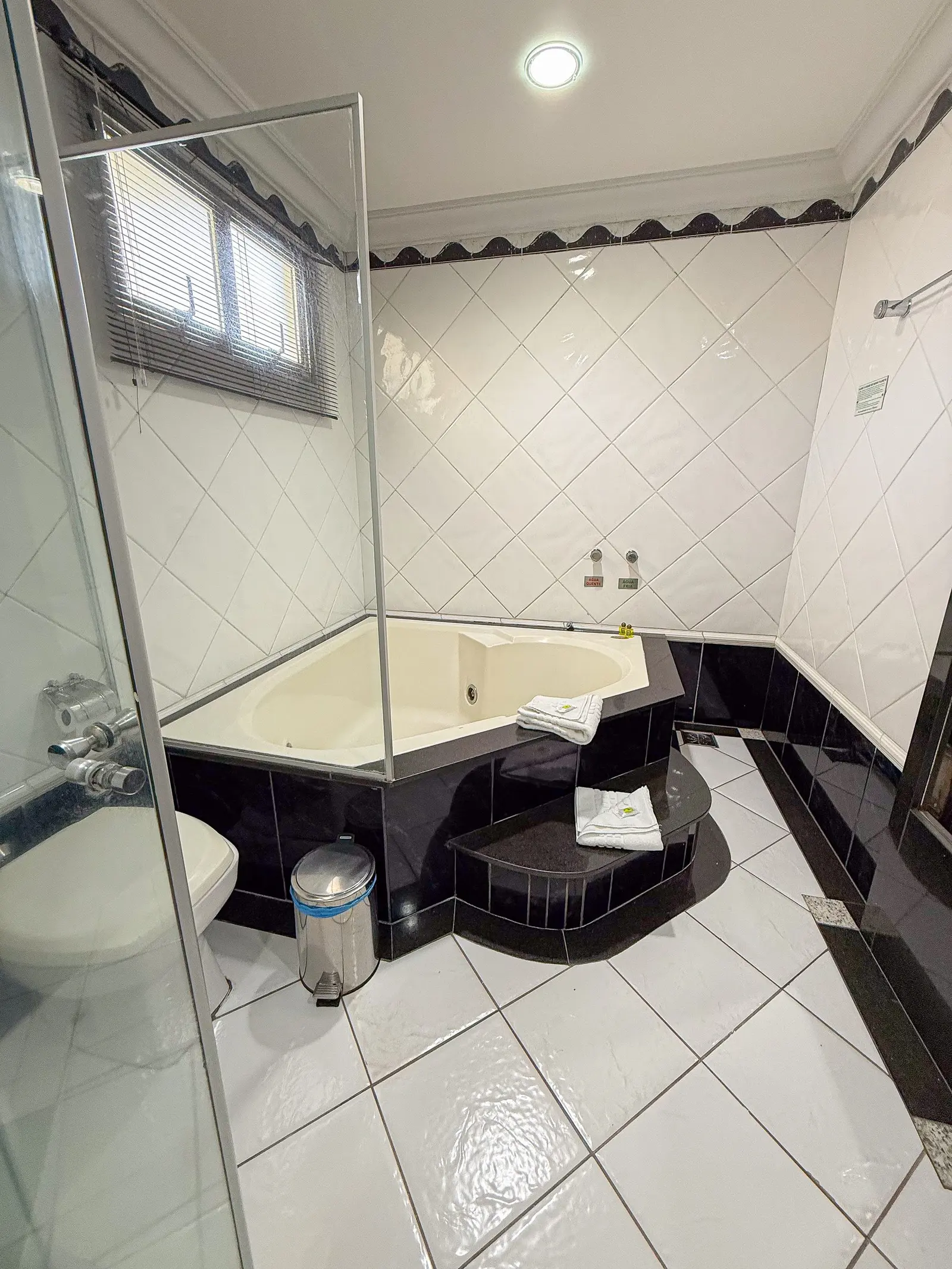 Banheira de hidromassagem da Suíte Master